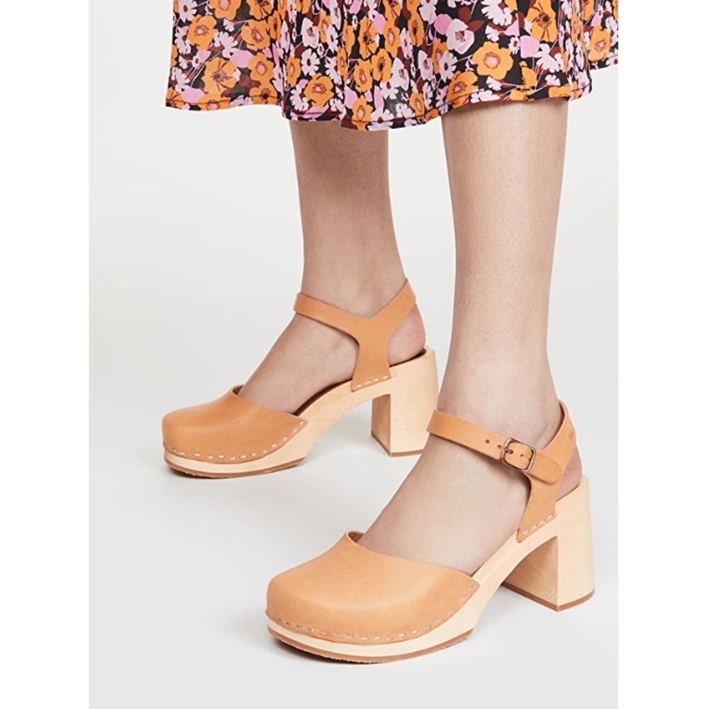 Swedish Hasbeen Ann Sofi Clogs in natural tan